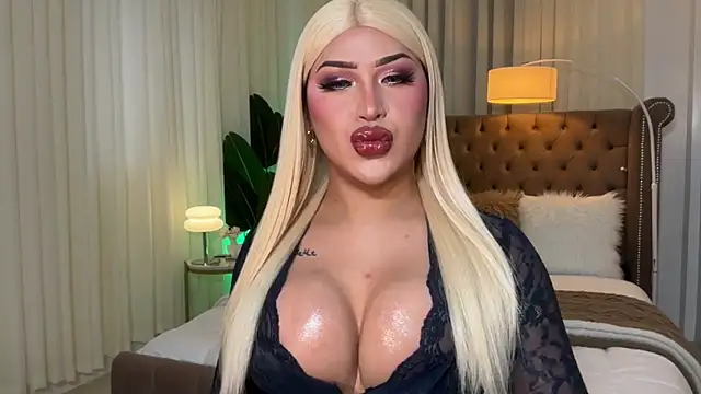 Snapshot of Your_Majesty_Tyra chatting on 03/15/25, 03:18 Your Majesty Tyra online show from 03/15/25, 03:18