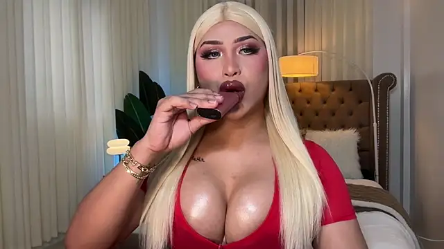 Snapshot of Your_Majesty_Tyra chatting on 03/21/25, 04:49 Your Majesty Tyra online show from 03/21/25, 04:49