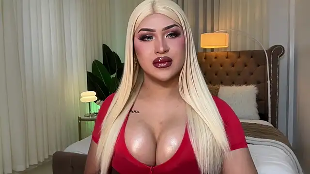 Snapshot of Your_Majesty_Tyra chatting on 03/22/25, 04:56 Your Majesty Tyra online show from 03/22/25, 04:56