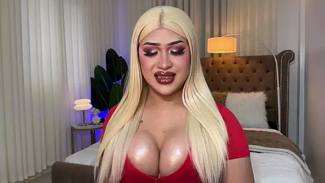 Snapshot of Your_Majesty_Tyra chatting on 03/23/25, 05:00 Your Majesty Tyra online show from 03/23/25, 05:00