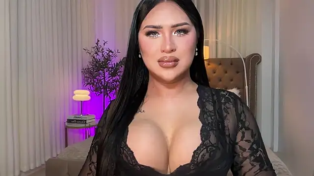 Snapshot of Your_Majesty_Tyra chatting on 09/22/25, 04:47 Your Majesty Tyra online show from 09/22/25, 04:47