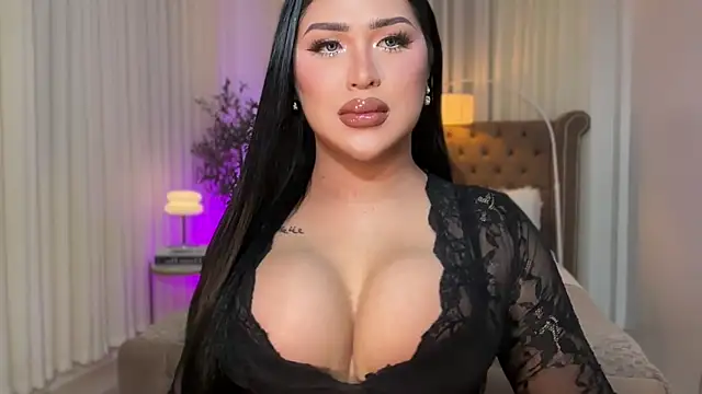 Snapshot of Your_Majesty_Tyra chatting on 09/24/25, 06:06 Your Majesty Tyra online show from 09/24/25, 06:06