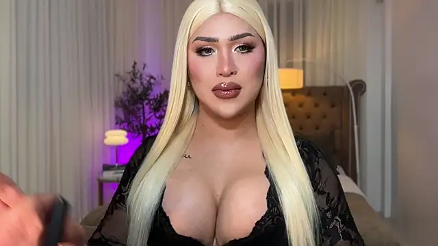 Snapshot of Your_Majesty_Tyra chatting on 10/02/25, 04:41 Your Majesty Tyra online show from 10/02/25, 04:41