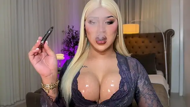 Snapshot of Your_Majesty_Tyra chatting on 10/30/25, 05:09 Your Majesty Tyra online show from 10/30/25, 05:09