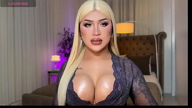 Snapshot of Your_Majesty_Tyra chatting on 11/03/25, 03:19 Your Majesty Tyra online show from 11/03/25, 03:19