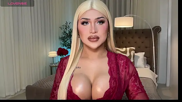 Snapshot of Your_Majesty_Tyra chatting on 03/18/26, 05:21 Your Majesty Tyra online show from 03/18/26, 05:21
