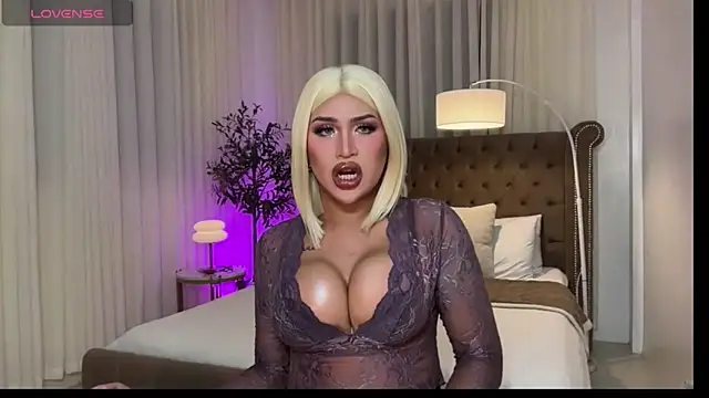 Snapshot of Your_Majesty_Tyra chatting on 05/02/26, 05:12 Your Majesty Tyra online show from 05/02/26, 05:12