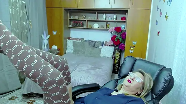 LucilleFenlys online show from 12/02/24, 12:19