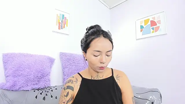 miss soffi  online show from 10/14/25, 12:28