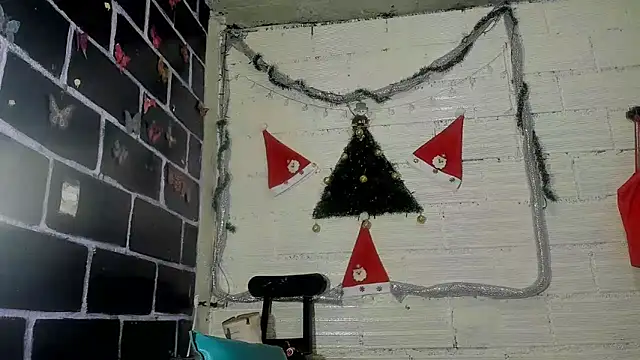 Snapshot of sarasandle chatting on 12/22/24, 09:55 sarasandle online show from 12/22/24, 09:55