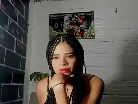 Snapshot of sarasandle chatting on 03/08/25, 09:18 sarasandle online show from 03/08/25, 09:18