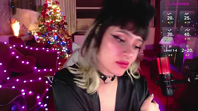 Snapshot of Aquamarinebubble chatting on 12/29/24, 05:21 Aquamarinebubble online show from 12/29/24, 05:21