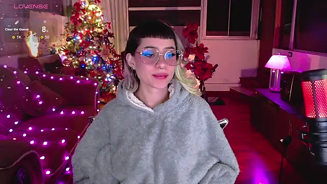 Snapshot of Aquamarinebubble chatting on 01/07/25, 07:52 Aquamarinebubble online show from 01/07/25, 07:52