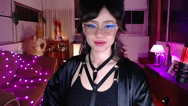 Snapshot of Aquamarinebubble chatting on 10/15/25, 03:06 Aquamarinebubble online show from 10/15/25, 03:06