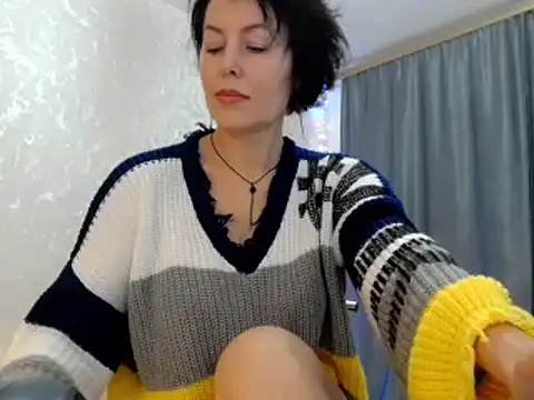 Snapshot of elenaza chatting on 12/13/24, 01:12 elenaza online show from 12/13/24, 01:12