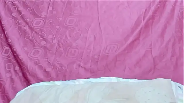 Snapshot of sophiie_93 chatting on 11/27/25, 07:38 sophiie 93 online show from 11/27/25, 07:38