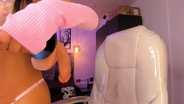 Snapshot of Olivia_ds chatting on 12/29/24, 03:54 Olivia ds online show from 12/29/24, 03:54