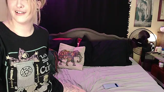 Snapshot of Mallorykoxx69 chatting on 01/06/25, 06:10 Mallorykoxx69 online show from 01/06/25, 06:10