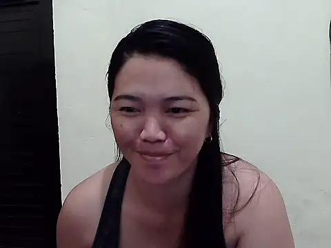 Snapshot of Pinnay chatting on 05/16/26, 04:39 Pinnay online show from 05/16/26, 04:39