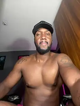 Snapshot of blackdrey18 chatting on 02/13/25, 02:31 blackdrey18 online show from 02/13/25, 02:31