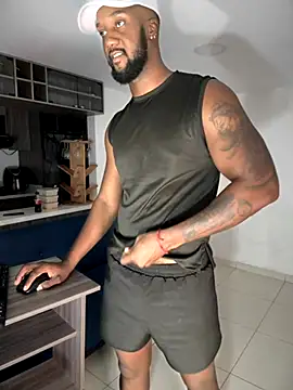 Snapshot of blackdrey18 chatting on 10/08/25, 10:07 blackdrey18 online show from 10/08/25, 10:07