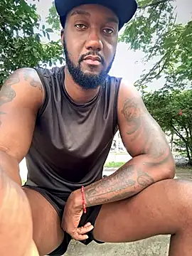 Snapshot of blackdrey18 chatting on 12/01/25, 02:44 blackdrey18 online show from 12/01/25, 02:44