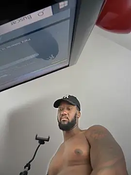 Snapshot of blackdrey18 chatting on 12/04/25, 12:25 blackdrey18 online show from 12/04/25, 12:25