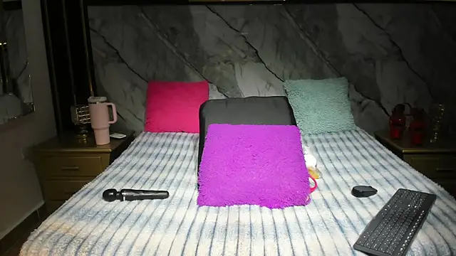 Niyirey1 online show from 09/23/25, 12:19