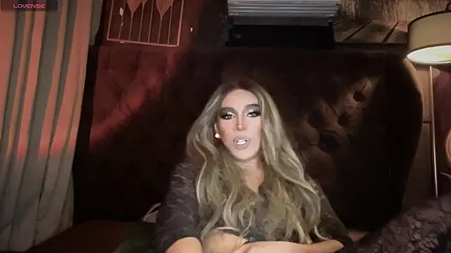 Snapshot of Lo_la_69 chatting on 09/19/25, 06:37 Lo la 69 online show from 09/19/25, 06:37