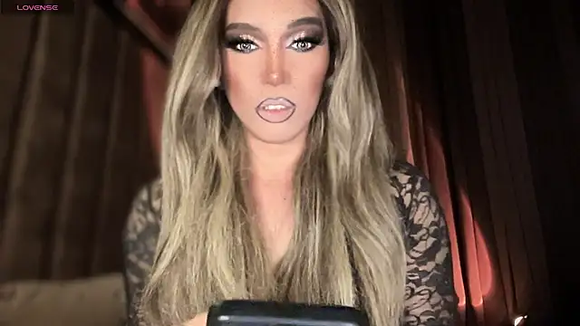 Snapshot of Lo_la_69 chatting on 10/05/25, 06:01 Lo la 69 online show from 10/05/25, 06:01