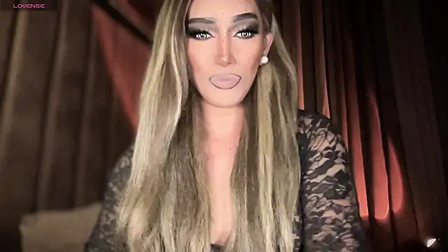 Snapshot of Lo_la_69 chatting on 10/08/25, 12:30 Lo la 69 online show from 10/08/25, 12:30