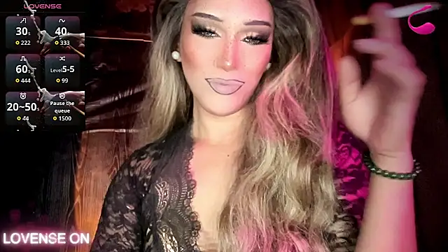 Snapshot of Lo_la_69 chatting on 04/15/26, 05:14 Lo la 69 online show from 04/15/26, 05:14