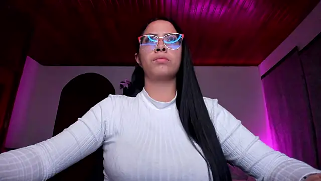 Snapshot of yesie_hot chatting on 12/06/24, 02:35 yesie hot online show from 12/06/24, 02:35