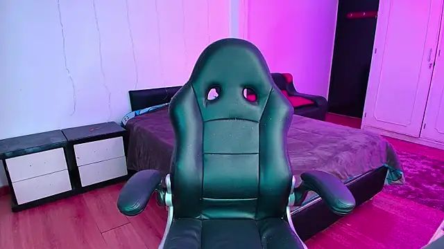 Snapshot of yesie_hot chatting on 11/24/25, 11:15 yesie hot online show from 11/24/25, 11:15