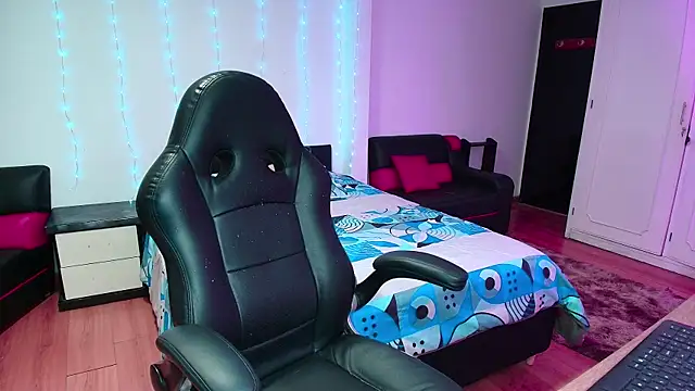 Snapshot of yesie_hot chatting on 12/02/25, 12:27 yesie hot online show from 12/02/25, 12:27