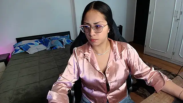 Snapshot of yesie_hot chatting on 03/21/26, 01:32 yesie hot online show from 03/21/26, 01:32