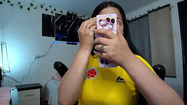yesie hot online show from 06/18/26, 12:44