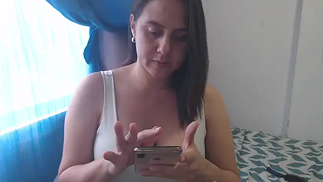 annie 21  online show from 09/22/25, 05:15