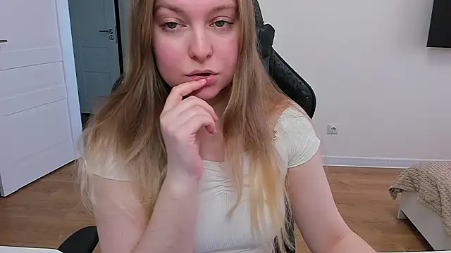 Snapshot of stacy_miracle chatting on 03/24/26, 10:42 stacy miracle online show from 03/24/26, 10:42