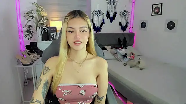 AlexandraMooree online show from 01/13/26, 09:42