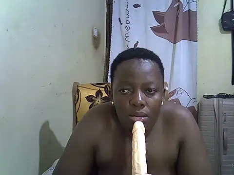 Snapshot of Ebonyceline chatting on 09/21/25, 01:02 Ebonyceline online show from 09/21/25, 01:02