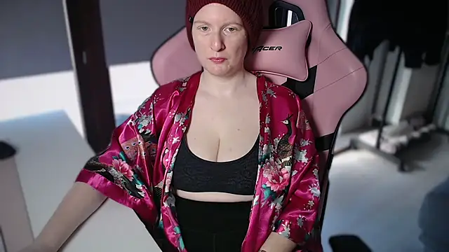 Snapshot of Exotic-Desire chatting on 04/14/26, 07:14 Exotic-Desire online show from 04/14/26, 07:14