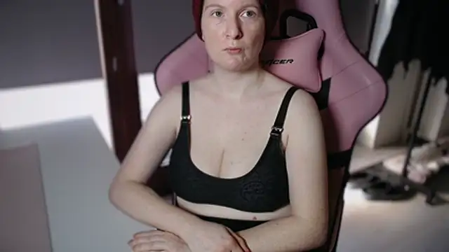 Snapshot of Exotic-Desire chatting on 04/23/26, 07:52 Exotic-Desire online show from 04/23/26, 07:52