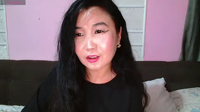 Snapshot of Bet_Lu chatting on 10/21/25, 04:35 Bet Lu online show from 10/21/25, 04:35