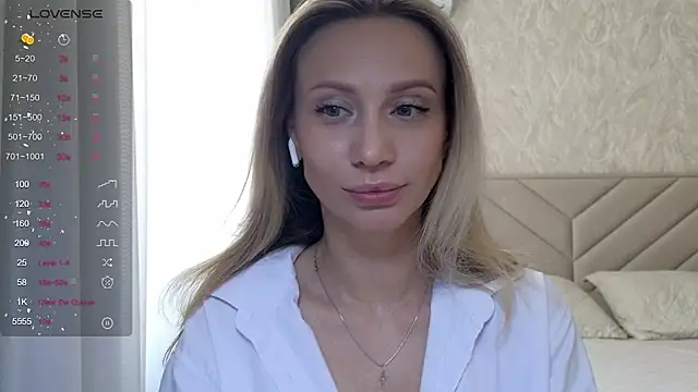 Snapshot of Alice_Wonders chatting on 04/28/26, 06:29 Alice Wonders online show from 04/28/26, 06:29