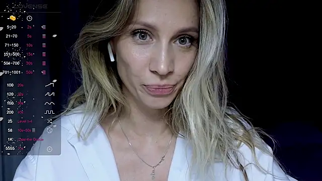 Snapshot of Alice_Wonders chatting on 05/15/26, 07:54 Alice Wonders online show from 05/15/26, 07:54