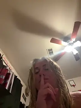 Snapshot of ClumsyLink chatting on 02/11/25, 02:35 ClumsyLink online show from 02/11/25, 02:35