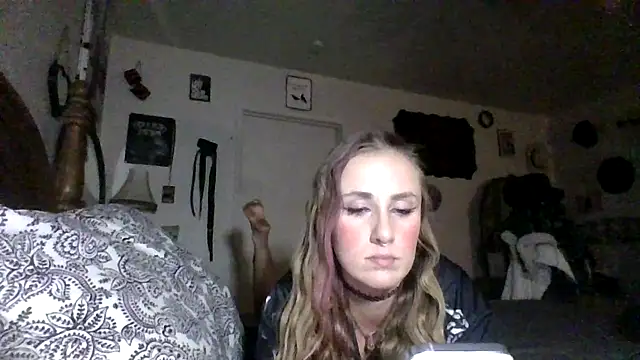 Snapshot of ClumsyLink chatting on 09/24/25, 12:41 ClumsyLink online show from 09/24/25, 12:41