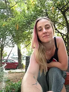 Snapshot of ClumsyLink chatting on 09/27/25, 02:44 ClumsyLink online show from 09/27/25, 02:44