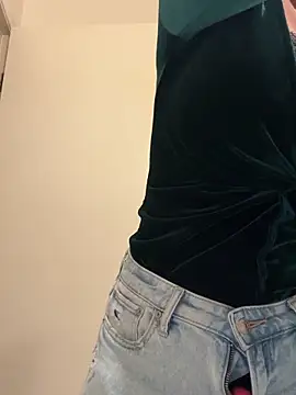 Snapshot of ClumsyLink chatting on 11/08/25, 10:08 ClumsyLink online show from 11/08/25, 10:08